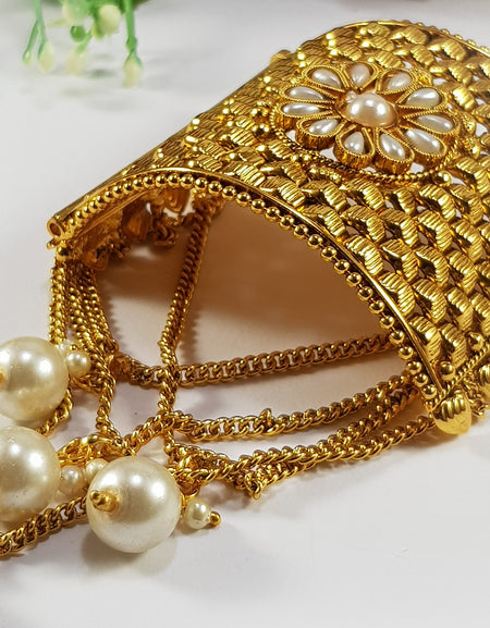 Kundan Bracelent with Pearl