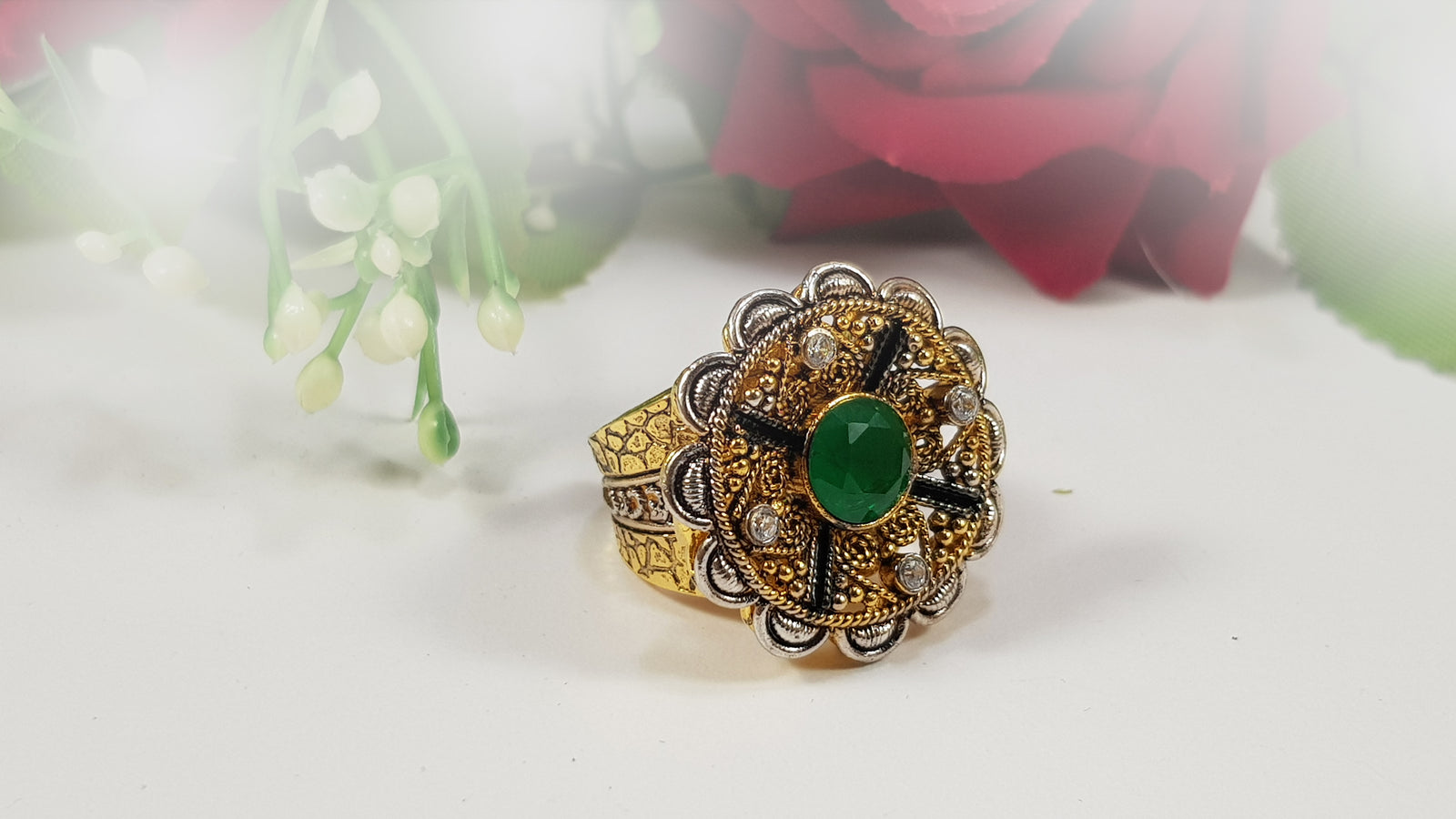 Kundan Ring with Emerald