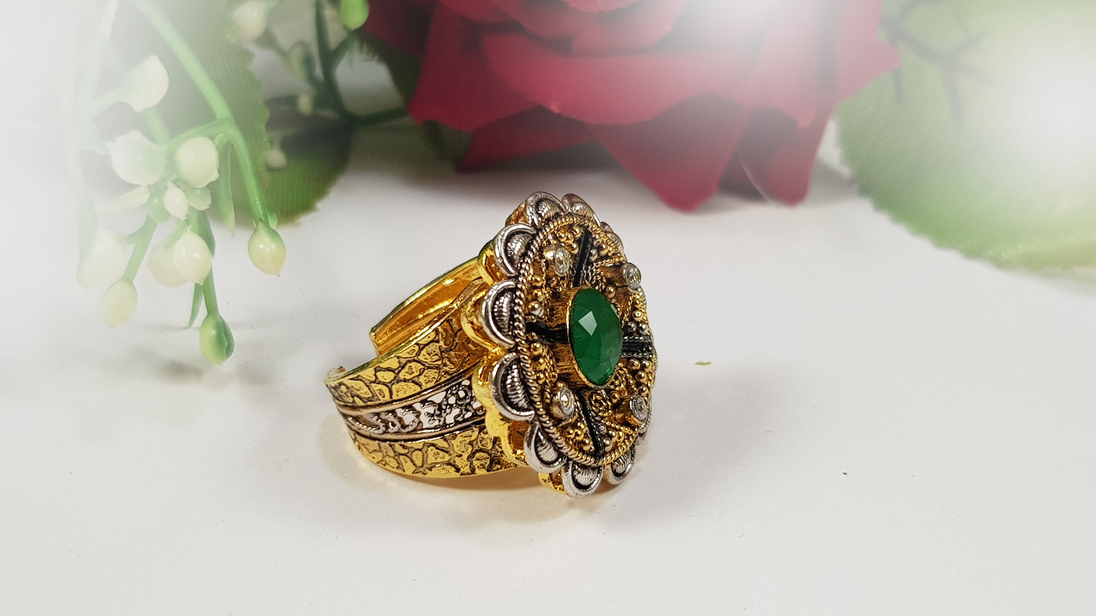 Kundan Ring with Emerald