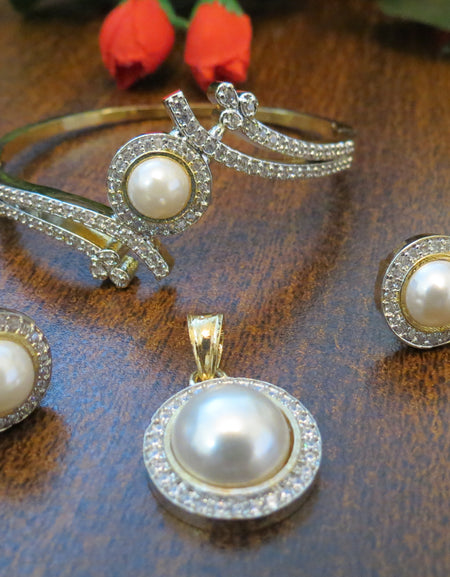 Jewelry Set With Pearl