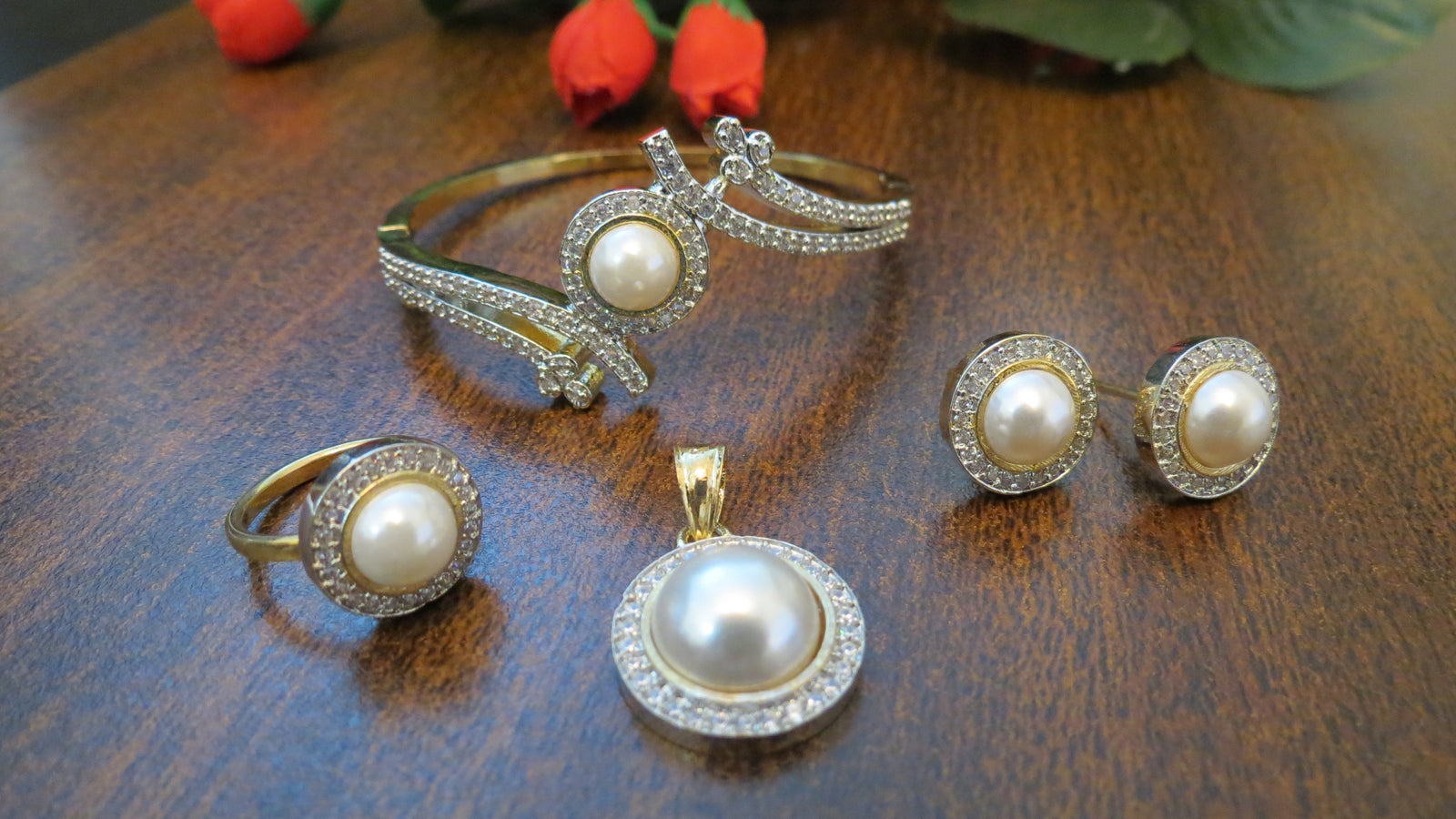 Jewelry Set With Pearl